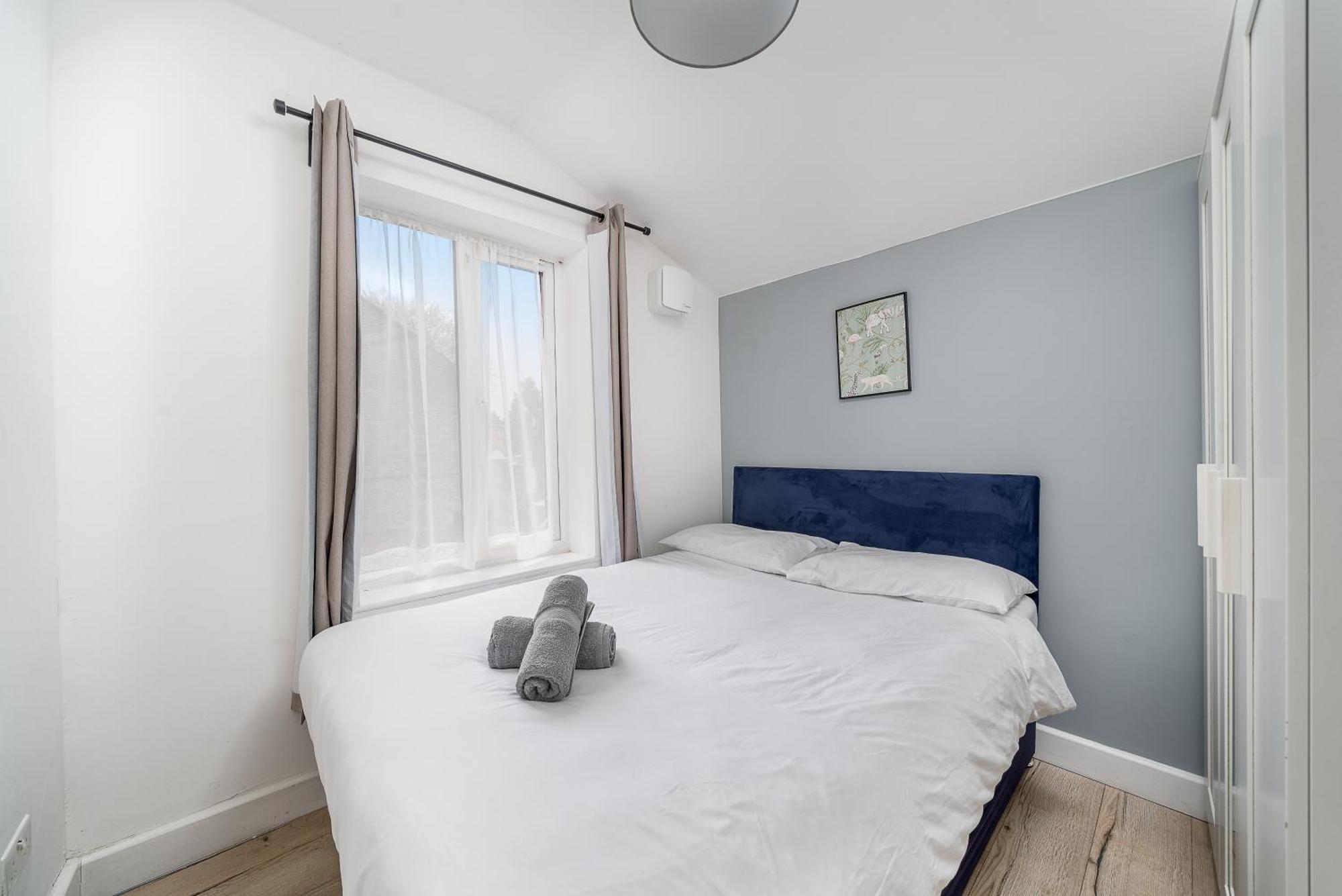 Modern 2 Bed East London Home By Rebby Properties Sleeps 5 Near Canning Town Station Экстерьер фото